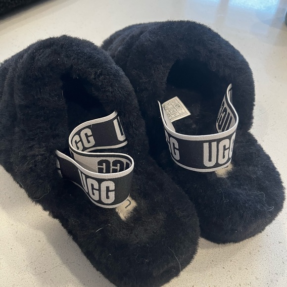 UGG fur fluff yeah sandals. Size 9! - Picture 5 of 9